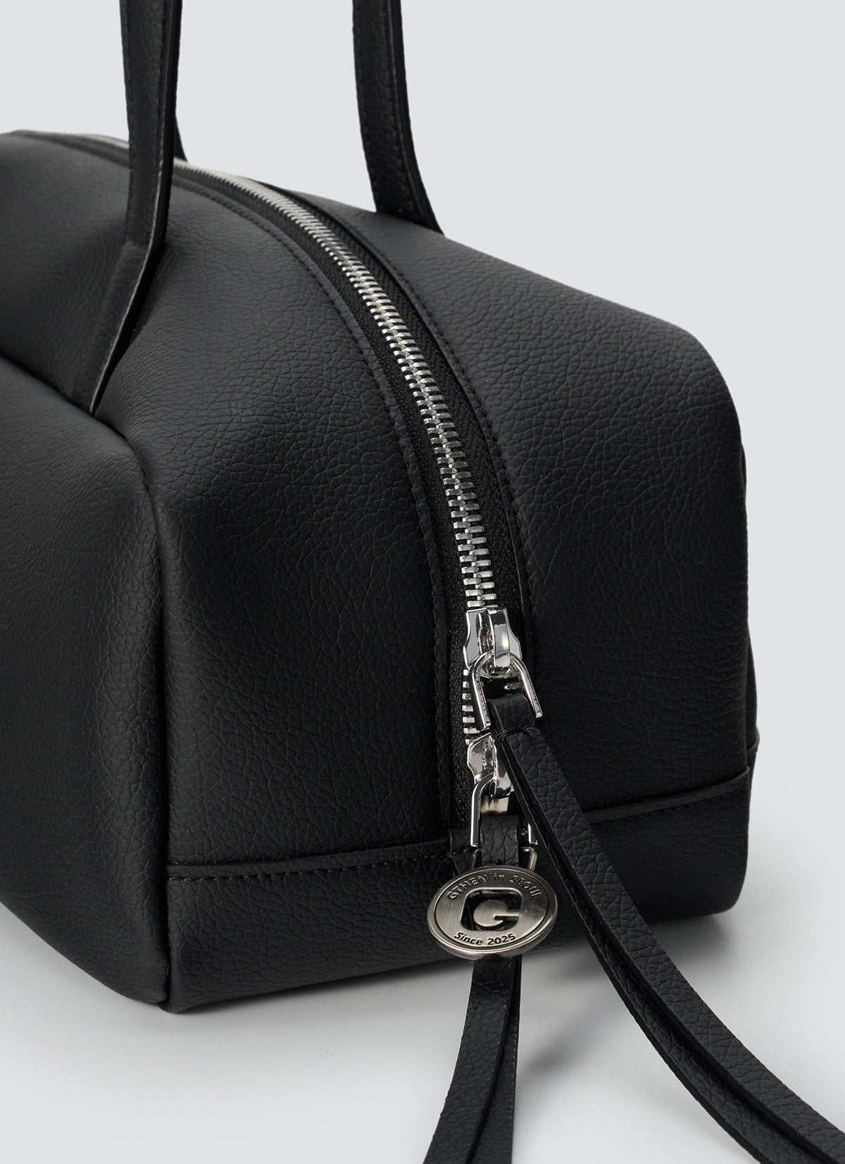 City Shoulder Bag — Black — view 8